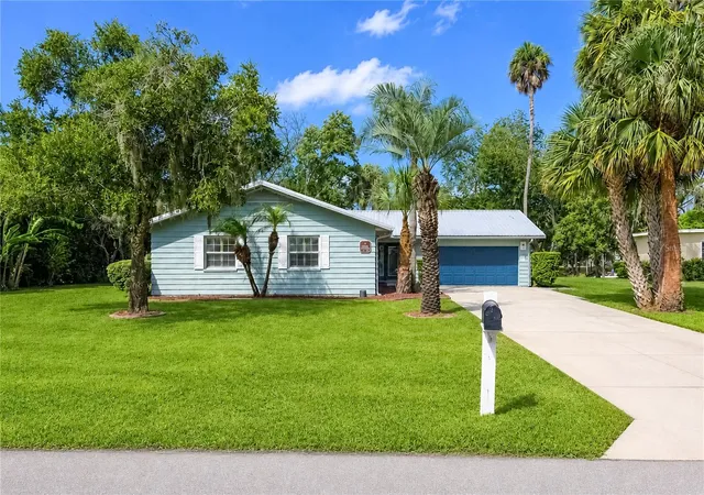 Photo 3 of Single family home for sale at 2178 N Watersedge Dr, Crystal River, FL 34429 | MLS# OM729725 | Listing updated on 2026-09-16