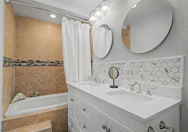 Photo 3 of Single family home for sale at 201 Brooks Rd, Frostproof, FL 33843 | MLS# A4702035 | Listing updated on 2026-10-04