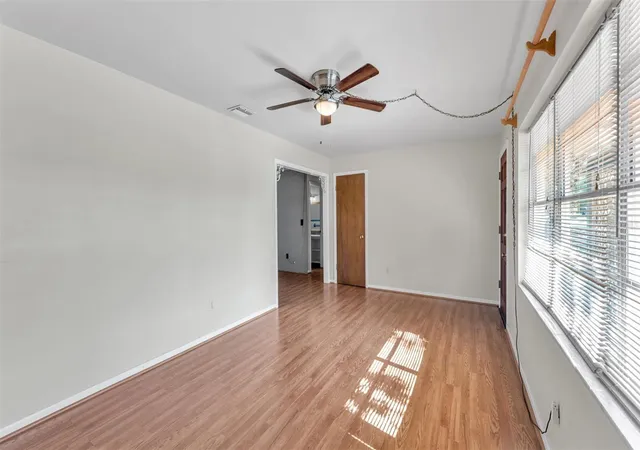 Photo 3 of Single family home for sale at 1733 Fredricksburg Ave, Lakeland, FL 33803 | MLS# L4964009 | Listing updated on 2026-10-09