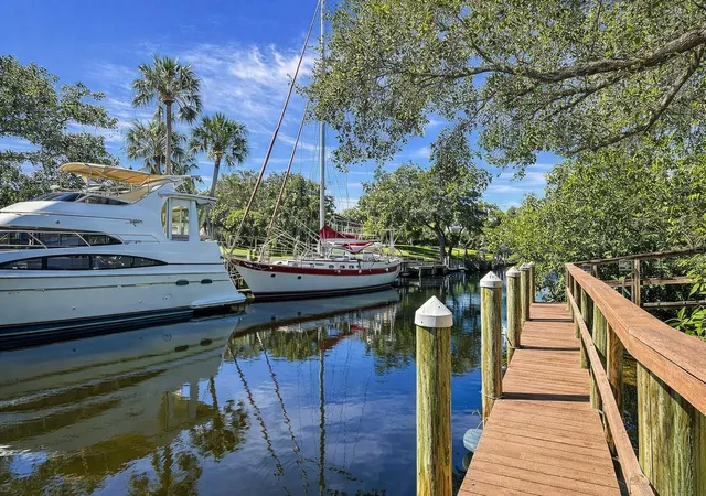 Photo 1 of Single family home for sale at 1901 Upper Cvs Ter, Sarasota, FL 34231 | MLS# O6430604 | Listing updated on 2026-08-24
