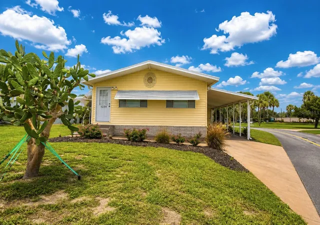 Photo 2 of Manufactured home for sale at 4234 Rolling Oaks Dr, Winter Haven, FL 33880 | MLS# P4939511 | Listing updated on 2026-08-05