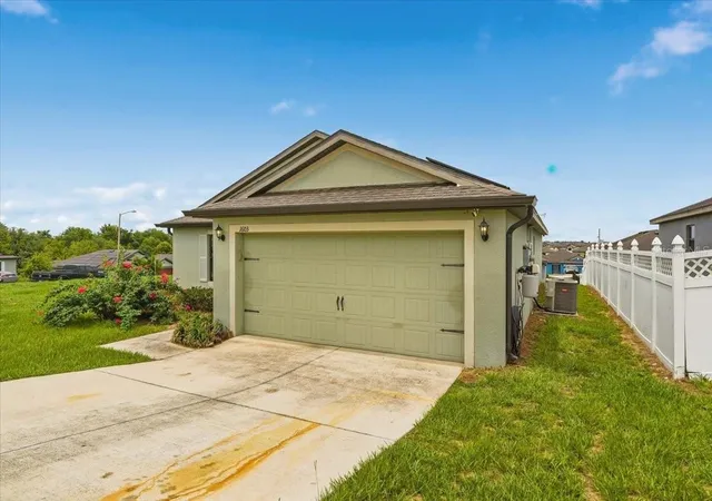 Photo 3 of Single family home for sale at 1603 Ellington Dr, Dundee, FL 33838 | MLS# S5154996 | Listing updated on 2026-08-25