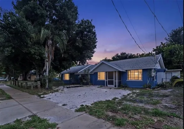 1st image of 124 26th Ave E #A, Bradenton, FL 34208 | MLS# TB8535750