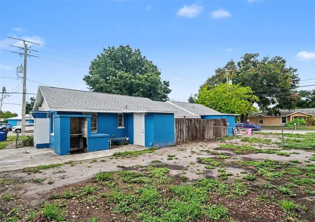 2nd image of 124 26Th Ave E, BRADENTON, FL 34208