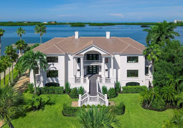 Photo 1 of Mansion for sale at 112 Osprey Point Dr, Osprey, FL 34229 | MLS# A4702047 | Listing updated on 2026-09-26