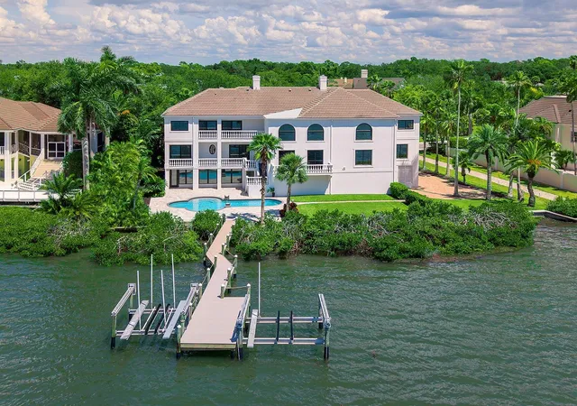Photo 3 of Mansion for sale at 112 Osprey Point Dr, Osprey, FL 34229 | MLS# A4702047 | Listing updated on 2026-09-26