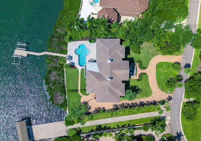 Photo 3 of Single family home for sale at 112 Osprey Point Dr, Osprey, FL 34229 | MLS# A4702047 | Listing updated on 2026-09-26