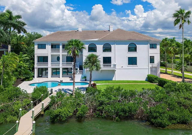 Photo 4 of Single family home for sale at 112 Osprey Point Dr, Osprey, FL 34229 | MLS# A4702047 | Listing updated on 2026-09-26