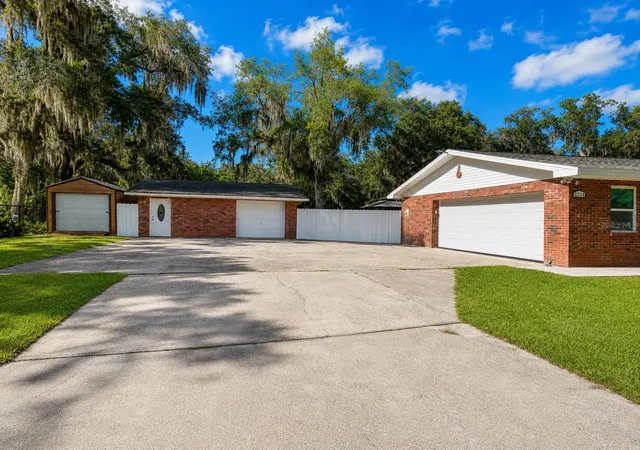 Photo 2 of Single family home for sale at 1221 Sw Skates St, Arcadia, FL 34266 | MLS# A4702053 | Listing updated on 2026-08-11