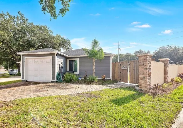 Photo 2 of Single family home for sale at 701 Ashley Ln, Orlando, FL 32825 | MLS# O6430664 | Listing updated on 2026-10-28