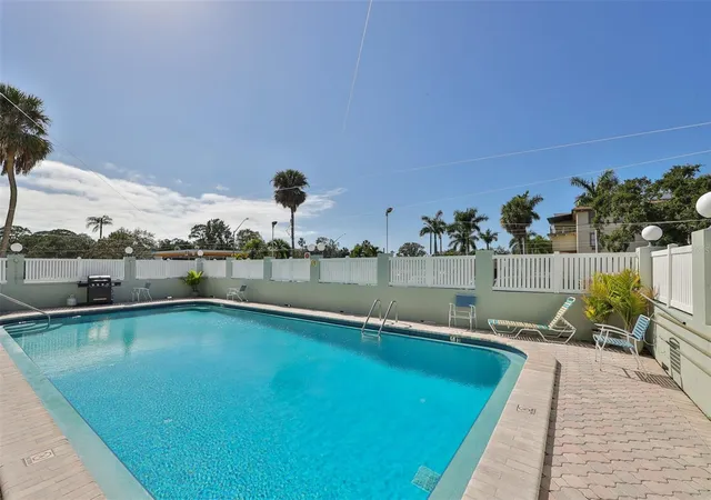 4th image of 7321 Central Ave, ST PETERSBURG, FL 33710