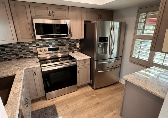 3rd image of 601 N Hercules Ave #1404, Clearwater, FL 33765 | MLS# TB8535802