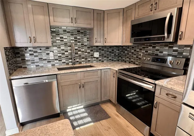 4th image of 601 N Hercules Ave #1404, Clearwater, FL 33765 | MLS# TB8535802