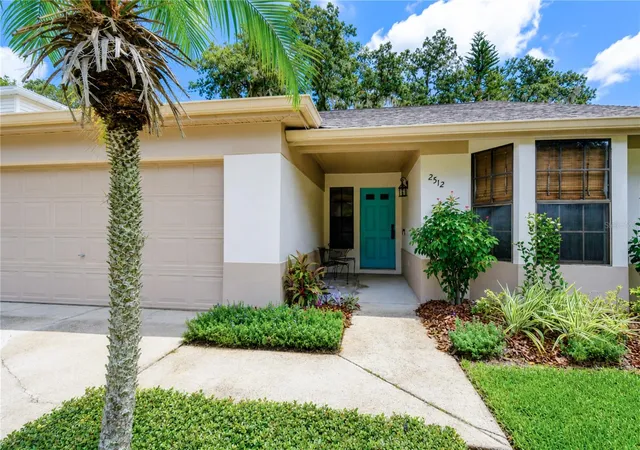 2nd image of 2512 Wrencrest Cir, Valrico, FL 33596 | MLS# TB8535808