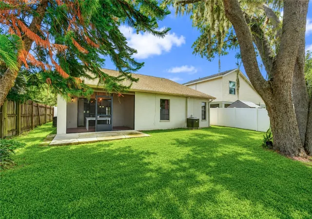 3rd image of 2512 Wrencrest Cir, Valrico, FL 33596 | MLS# TB8535808