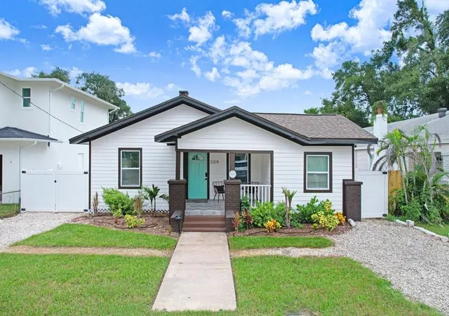 1st image of 209 W Hiawatha St, Tampa, FL 33604 | MLS# TB8535812