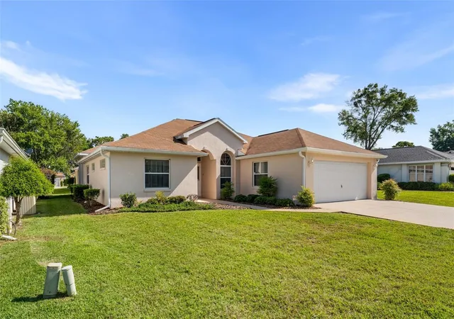 Photo 2 of Single family home for sale at 11295 Sw 73rd Circle, Ocala, FL 34476 | MLS# OM729746 | Listing updated on 2026-09-22