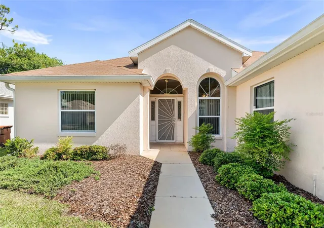 Photo 3 of Single family home for sale at 11295 Sw 73rd Circle, Ocala, FL 34476 | MLS# OM729746 | Listing updated on 2026-09-22