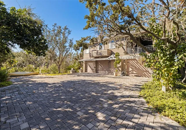 Photo 3 of Single family home for sale at 2000 Bayview Dr, Saint Petersburg, FL 33715 | MLS# TB8535815 | Listing updated on 2026-08-06