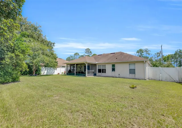 Photo 3 of Single family home for sale at 7 Phoenix Ln, Palm Coast, FL 32164 | MLS# FC320437 | Listing updated on 2026-10-25