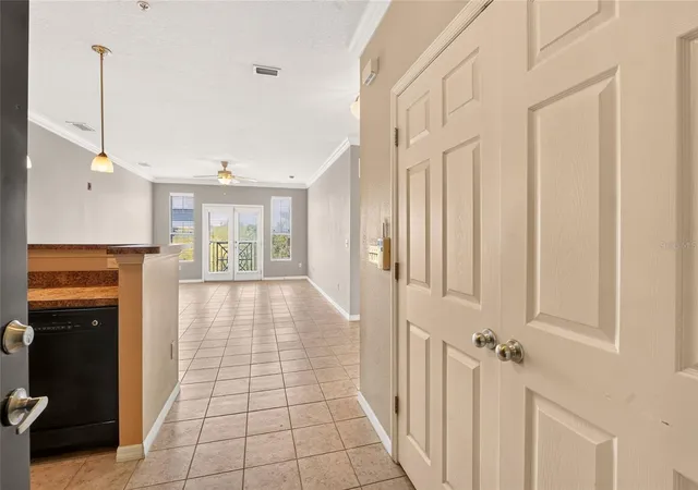 3rd image of 1185 Sw 9Th Rd, Gainesville, FL 32601