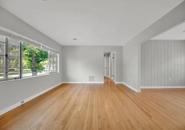 Photo 3 of Single family home for sale at 1427 Bryn Mawr St, Orlando, FL 32804 | MLS# O6430700 | Listing updated on 2026-09-15