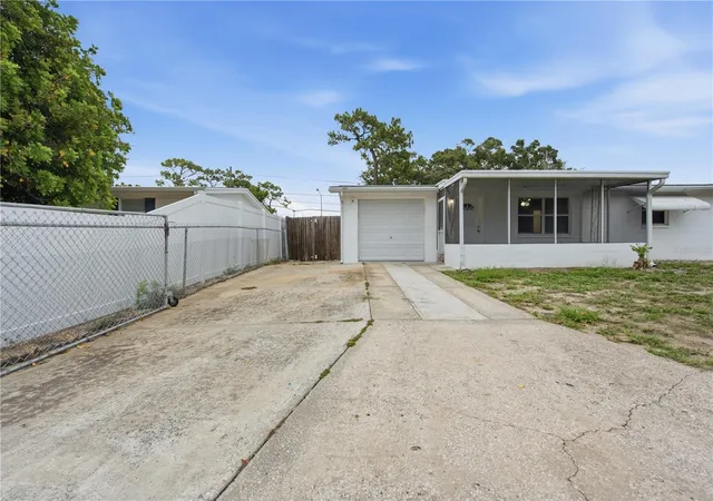 4th image of 2122 Holiday Dr, Holiday, FL 34691 | MLS# TB8535841