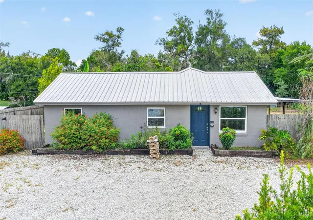 Photo 1 of Single family home for sale at 1111 Dora Ave, Tavares, FL 32778 | MLS# O6430713 | Listing updated on 2026-10-08
