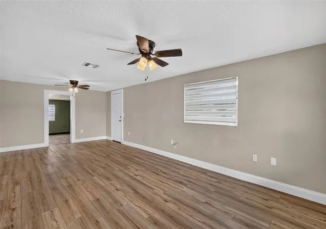 Photo 3 of Single family home for sale at 1111 Dora Ave, Tavares, FL 32778 | MLS# O6430713 | Listing updated on 2026-10-08