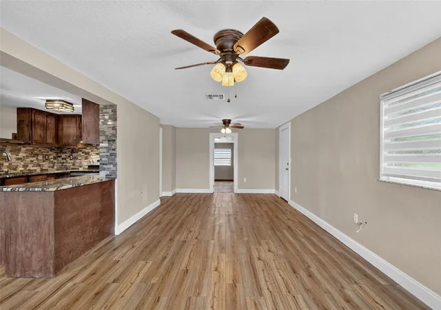 Photo 3 of Single family home for sale at 1111 Dora Ave, Tavares, FL 32778 | MLS# O6430713 | Listing updated on 2026-10-08
