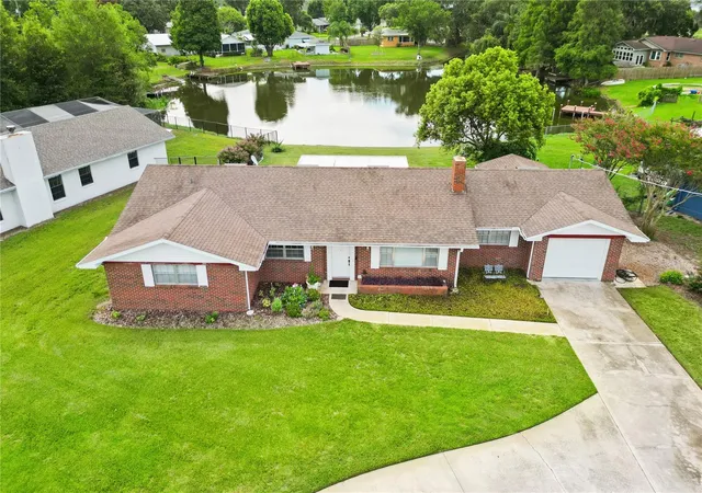 Photo 1 of Single family home for sale at 404 Coleman Dr, Winter Haven, FL 33884 | MLS# B4902319 | Listing updated on 2026-09-13