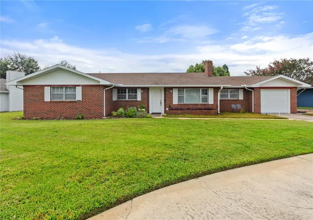 Photo 2 of Single family home for sale at 404 Coleman Dr, Winter Haven, FL 33884 | MLS# B4902319 | Listing updated on 2026-09-13
