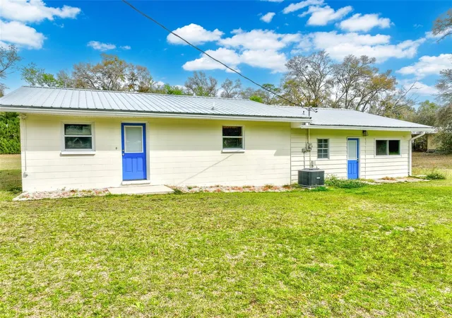 Photo 3 of Single family home for sale at 420 N Court St, Bronson, FL 32621 | MLS# GC542479 | Listing updated on 2026-10-08