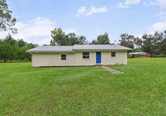 Photo 4 of Single family home for sale at 420 N Court St, Bronson, FL 32621 | MLS# GC542479 | Listing updated on 2026-10-08