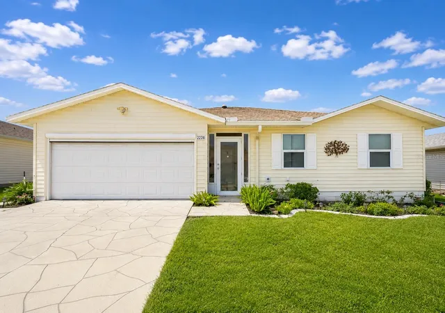 Photo 1 of Sale Pending at 2228 Grand Cypress Dr, Lakeland, FL 33810 | MLS# L4964020 | Listing updated on 2026-10-13