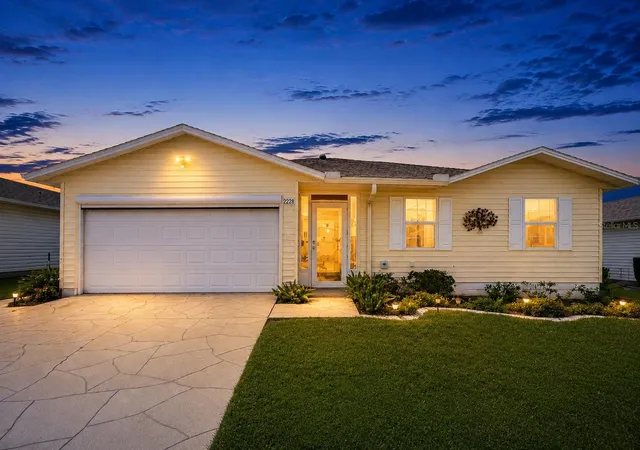 Photo 2 of Sale Pending at 2228 Grand Cypress Dr, Lakeland, FL 33810 | MLS# L4964020 | Listing updated on 2026-10-13