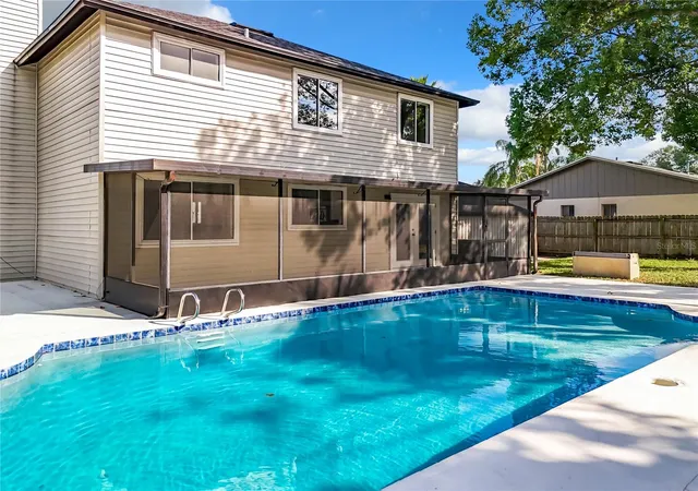 Photo 2 of Single family home for sale at 1040 Waverly Dr, Longwood, FL 32750 | MLS# O6430747 | Listing updated on 2026-10-02