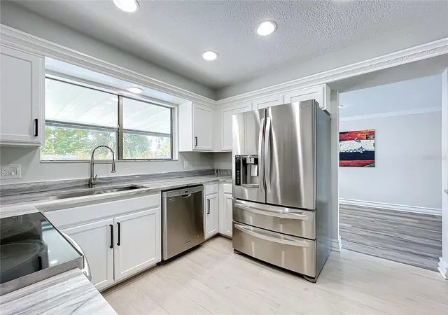 Photo 4 of Single family home for sale at 1040 Waverly Dr, Longwood, FL 32750 | MLS# O6430747 | Listing updated on 2026-10-02