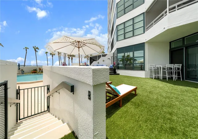 Listing Photo 1 - Condo for sale in building located at 988th Blvd Of The Arts, SARASOTA, FL 34236 - Unit #109
