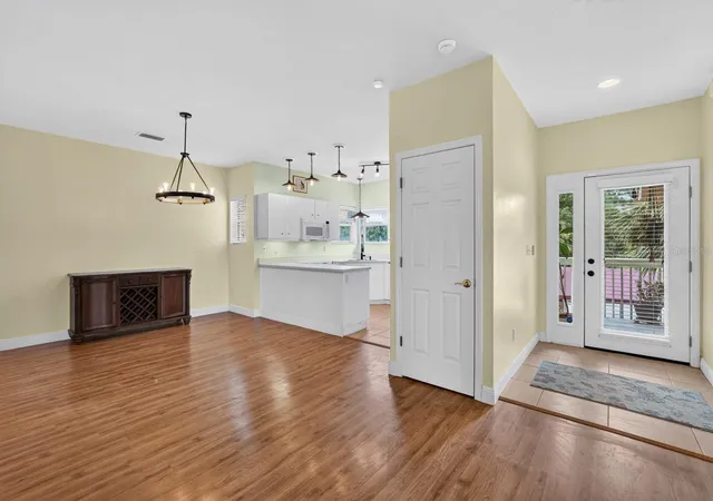 3rd image of 31 Magnolia Dr S, Ormond Beach, FL 32174 | MLS# V4950555