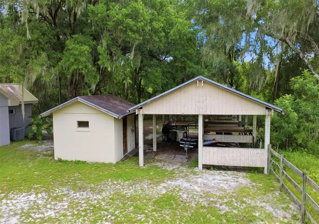 Photo 4 of Single family home for sale at 1320 W Taylor Rd, Deland, FL 32720 | MLS# V4950556 | Listing updated on 2026-09-28