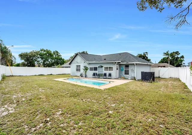 Photo 3 of Single family home for sale at 1160 Manitoba St, Deltona, FL 32725 | MLS# O6430771 | Listing updated on 2026-10-27