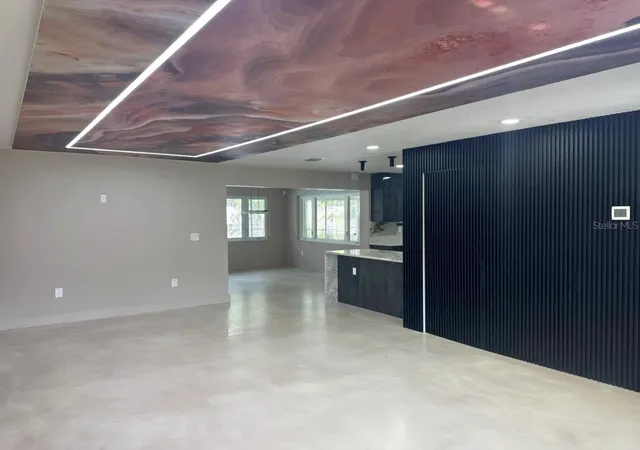 Photo 2 of Sale Pending at 3197 Walnut St Ne, Saint Petersburg, FL 33704 | MLS# TB8535914 | Listing updated on 2026-10-21
