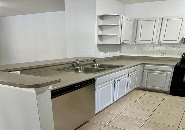 Photo 4 of Condo for sale at 1100 Lake Shadow Cir #2103, Maitland, FL 32751 | MLS# O6430784 | Listing updated on 2026-08-05
