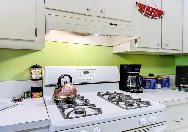 Listing Photo 5 - Condo for sale at Imperial Lakes, Unit 1 345 24th Street NW, Imperial Lakes, Miami, FL 33880 | Built Year: 1978-1998