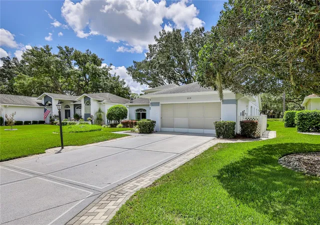 Photo 4 of Single family home for sale at 8018 Sugarbush Dr, Spring Hill, FL 34606 | MLS# W7888266 | Listing updated on 2026-09-23