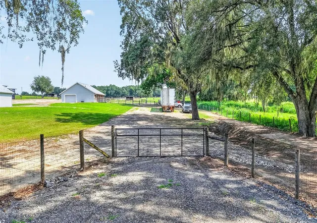 Photo 3 of Single family home for sale at 14125 SE 175th Street, Weirsdale, FL 32195 | MLS# G5116071 | Listing updated on 2026-08-06