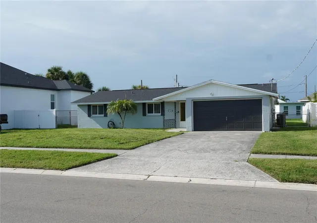 2nd image of 536 Flamingo Dr, Apollo Beach, FL 33572 | MLS# TB8535962