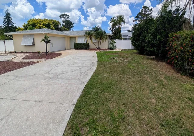 Photo 1 of Single family home for sale at 1406 S Venice Boulevard, Venice, FL 34293 | MLS# N6145266 | Listing updated on 2026-09-01