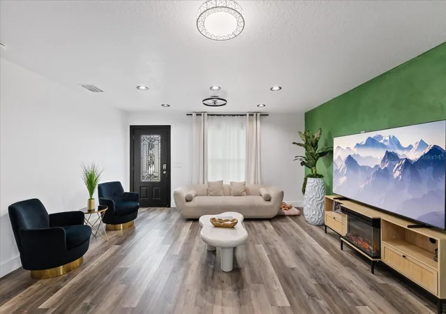 Photo 4 of Single family home for sale at 3209 E Hanna Ave, Tampa, FL 33610 | MLS# TB8535966 | Listing updated on 2026-08-28
